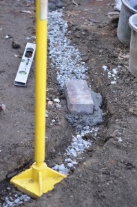 ハーブガーデン〜煉瓦を積み立て始めました