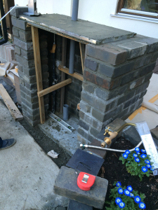 ハーブ花壇のとなりに水場ができた